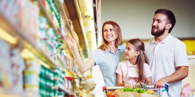 oikogeneia pswnizei se supermarket